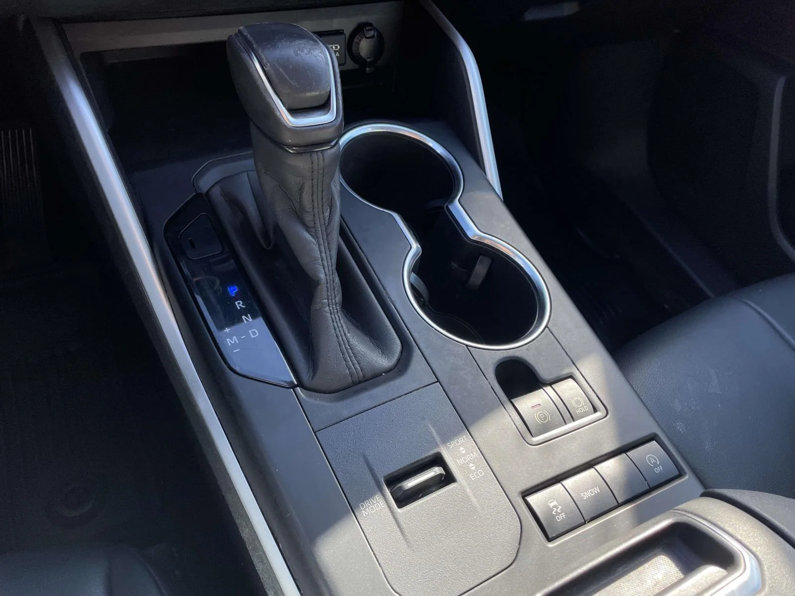 Used 2020 Magnetic Gray Metallic Toyota XLE image 20