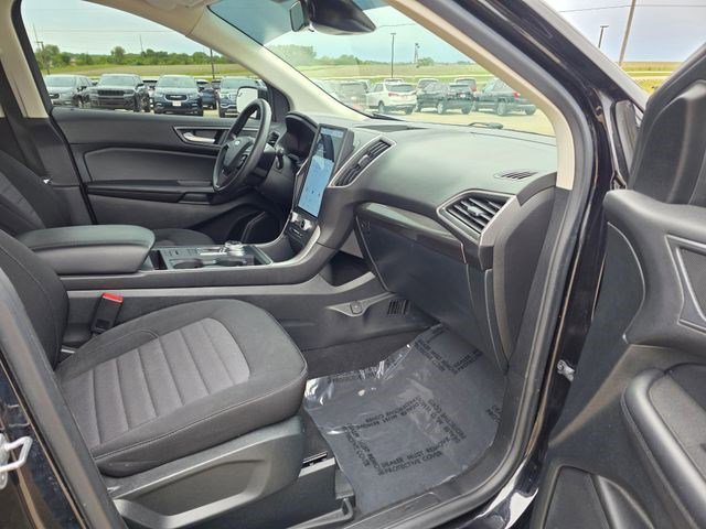 Used 2022 Black Metallic Ford SE image 15