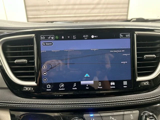 Used 2024 Black Chrysler Select image 20
