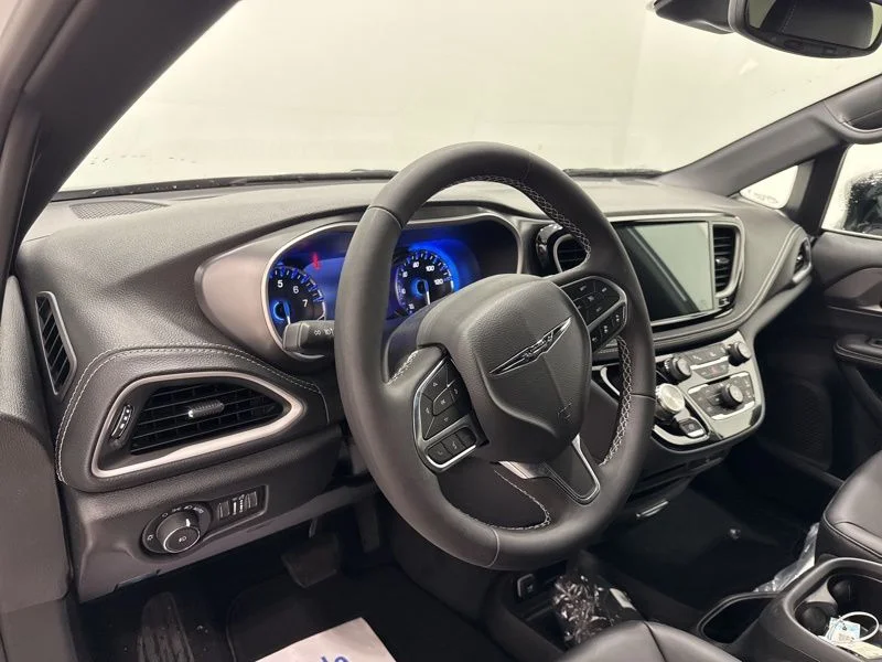 2026 Chrysler Pacifica Select - Photo 24