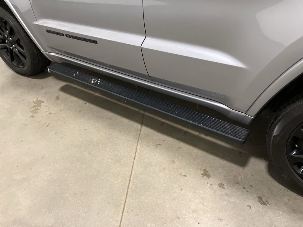 Used 2020 Billet Silver Metallic Clearcoat Jeep Altitude image 24