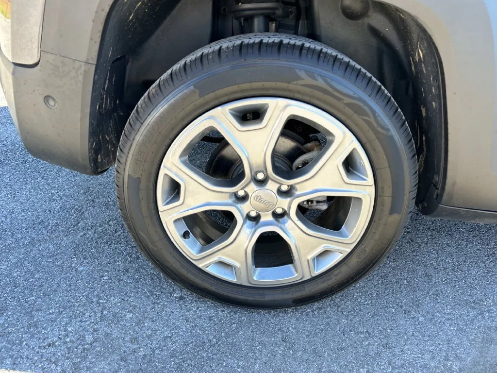 Used 2020 Gray Jeep Limited image 20