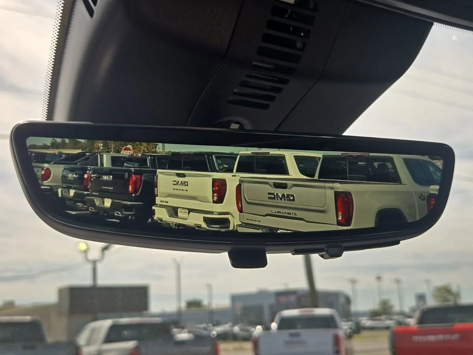 2026 GMC Acadia Denali - Photo 40