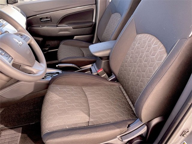 2025 Mitsubishi Outlander Sport ES photo 3