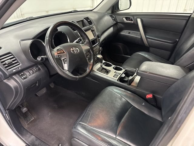 Used 2013 White Toyota SE image 8