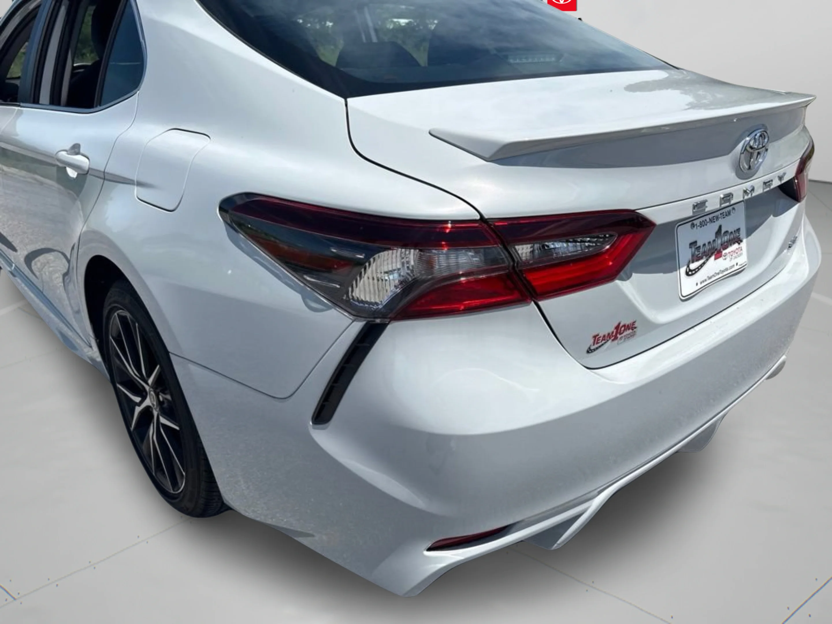 Used 2024 Ice Toyota SE image 26