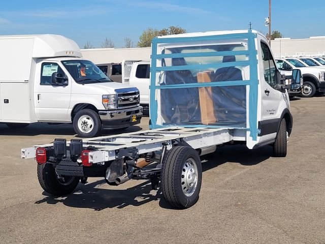 New 2025 Oxford White Ford Cutaway image 4