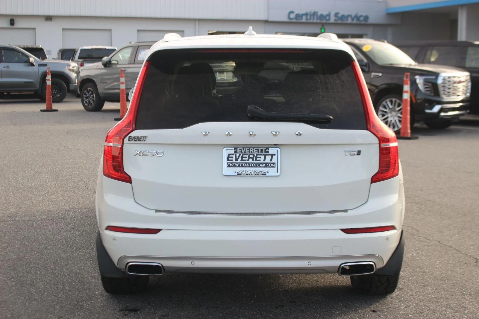 Used 2021  Volvo Momentum image 6