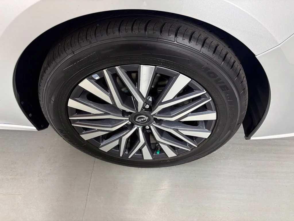 Used 2024 Silver Nissan 2.5 SV image 10