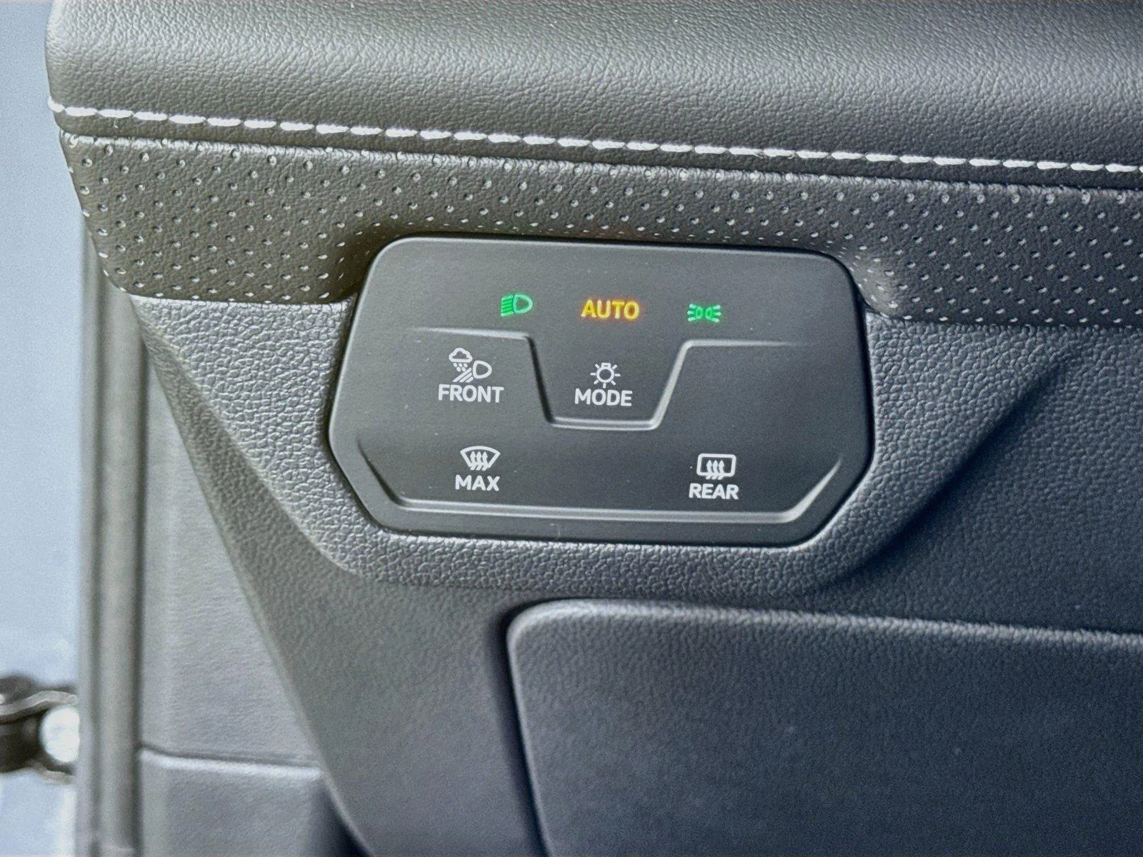 New 2026 Pure Gray Volkswagen 2.0T SE w/Technology image 10