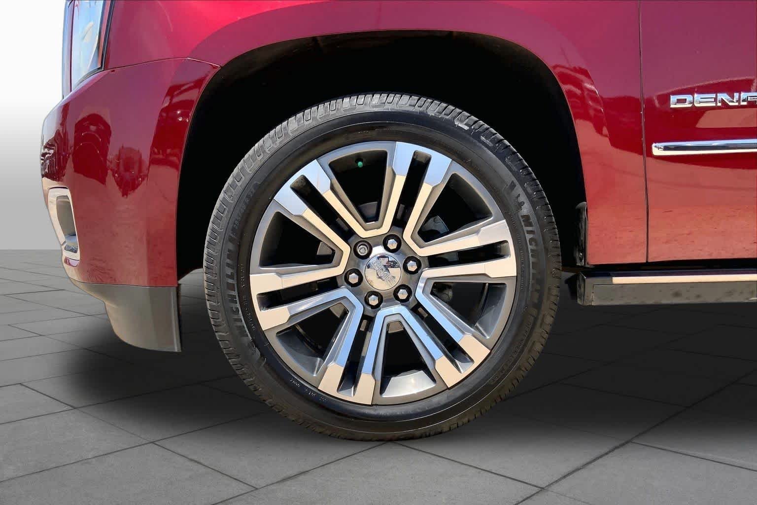 Used 2018 Crimson Red Tintcoat GMC Denali image 11
