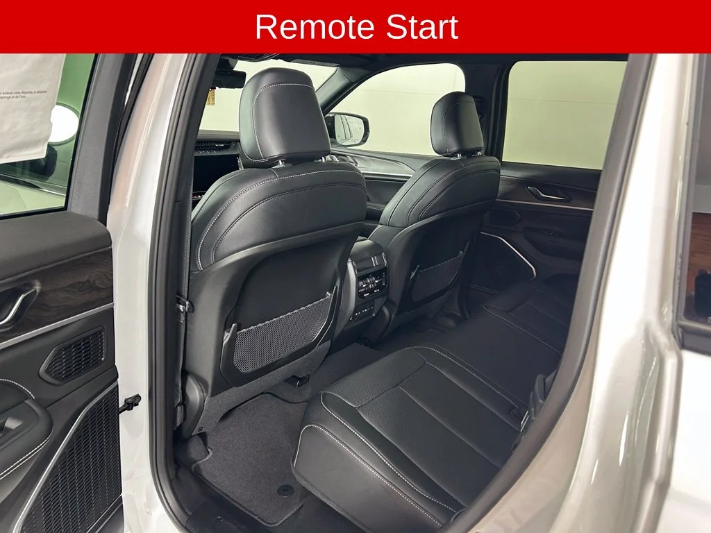 New 2027 Bright White Clear-Coat Paint Jeep Limited Reserve image 12