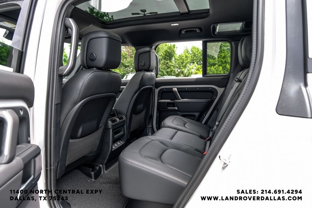 New 2026 Borasco Grey Metallic Land Rover X-Dynamic SE image 40
