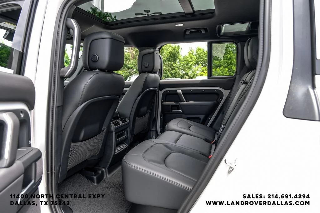 New 2026 Borasco Grey Metallic Land Rover X-Dynamic SE image 40