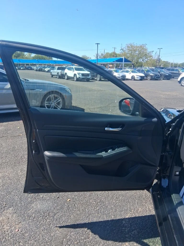 Used 2024 Black Nissan 2.5 SV image 5