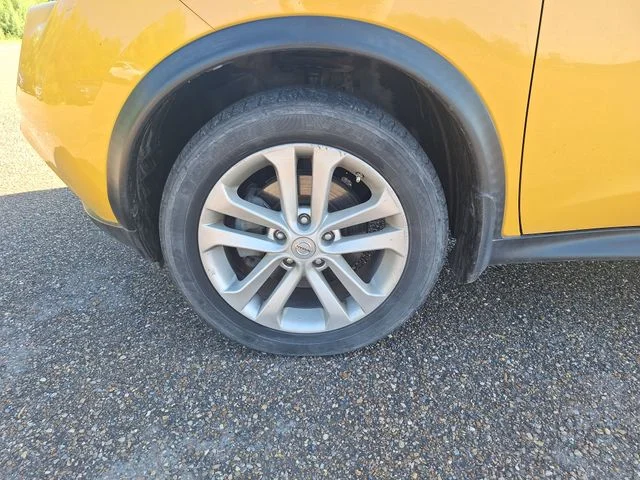 Used 2017 Yellow Nissan S image 15