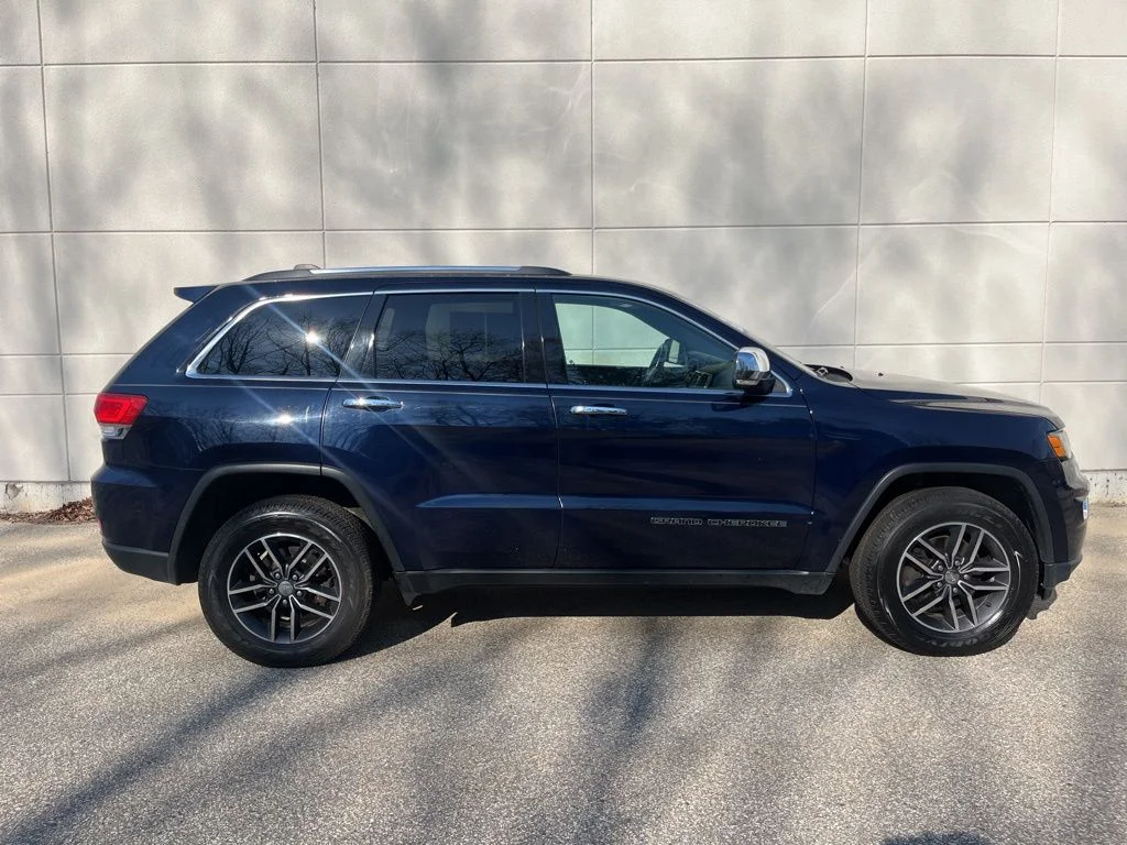 Used 2018 True Blue Jeep Limited image 5