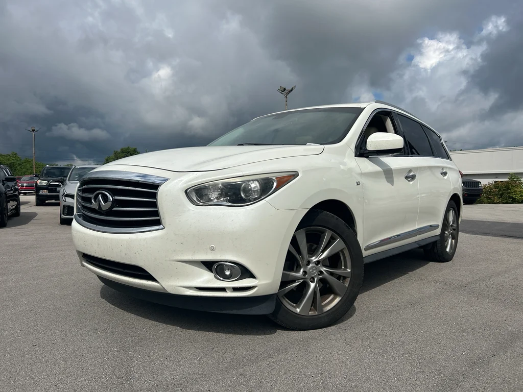 Used 2015 Majestic White INFINITI Base image 2
