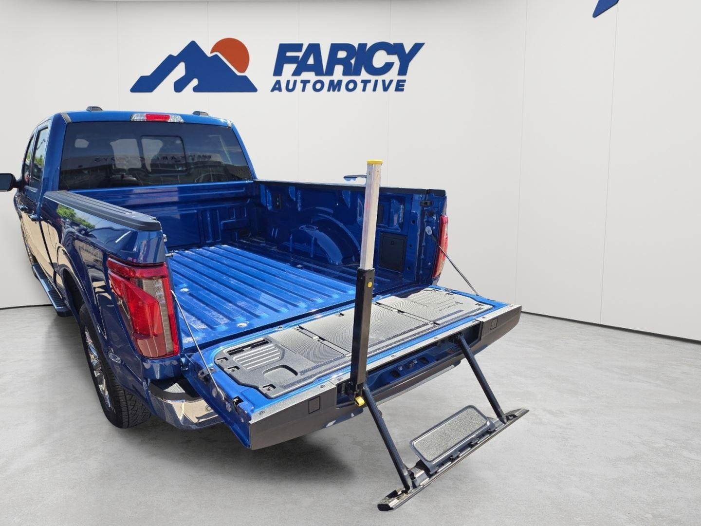 Used 2025 Atlas Blue FORD XLT image 12