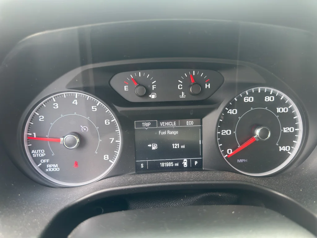 Used 2017 Quicksilver Metallic GMC SLE image 4