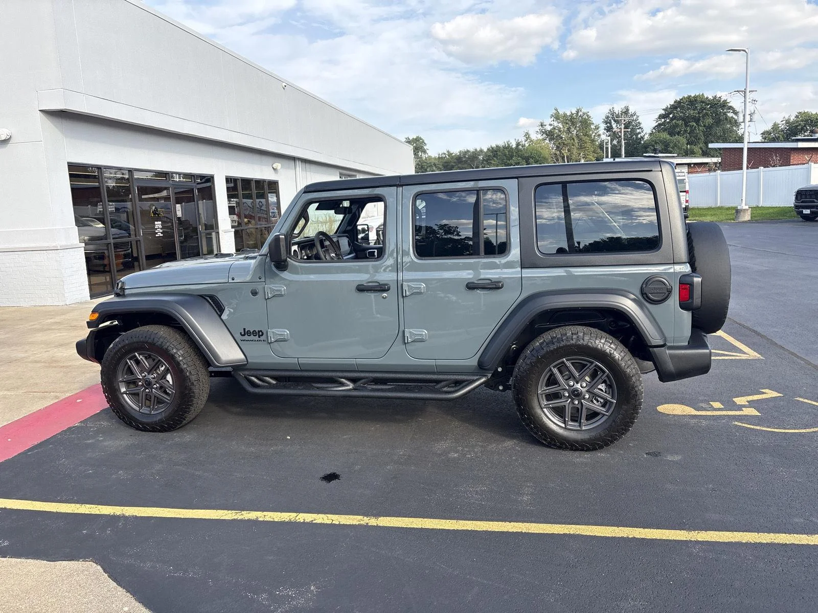 Used 2024 Anvil Clear Coat Jeep Sport S image 8