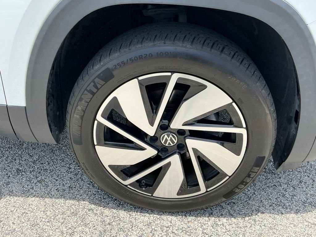 Used 2024  Volkswagen 2.0T SE w/Technology image 21