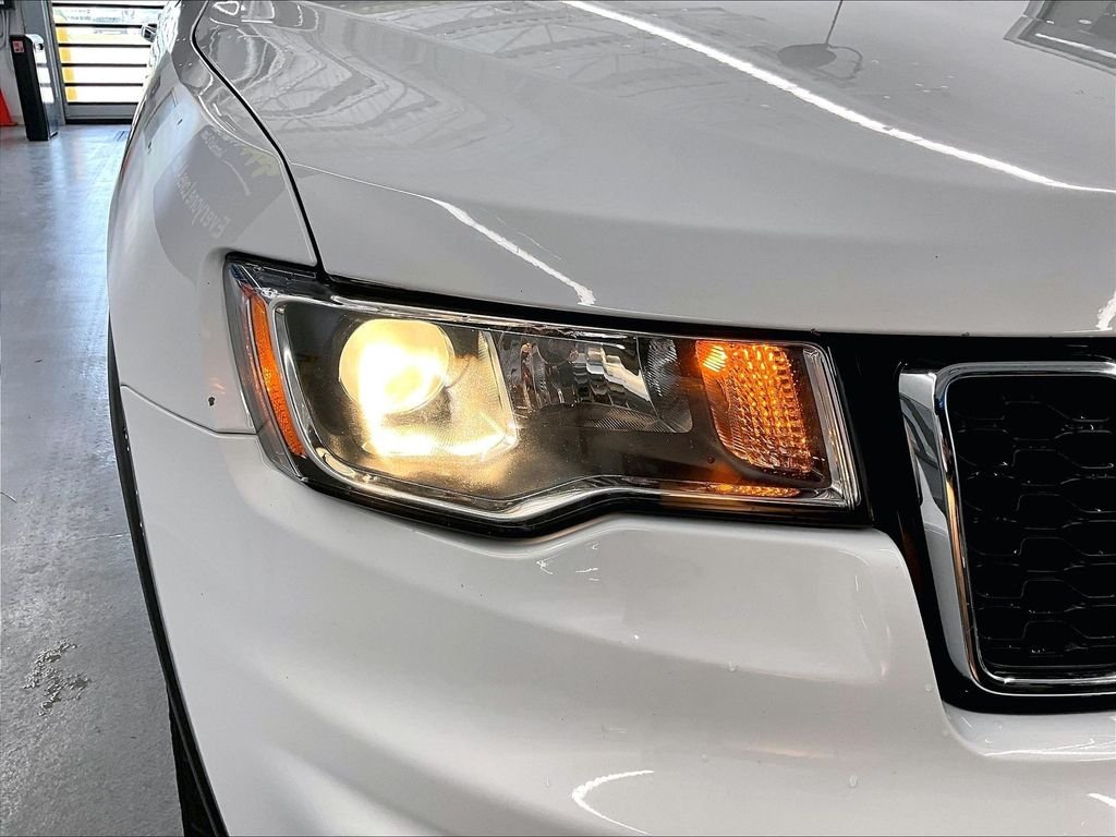 Used 2022 Bright White Clearcoat Jeep Limited image 31