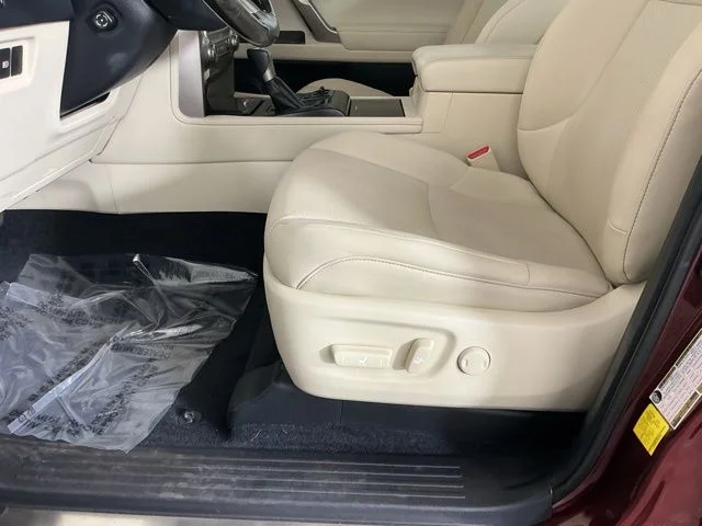 Used 2020  Lexus 460 image 13