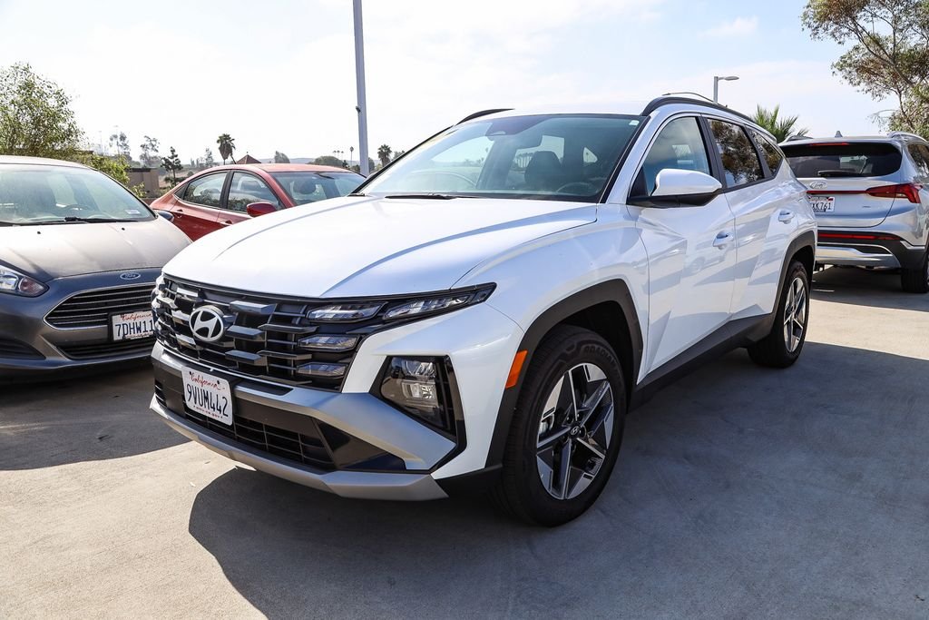 Used 2025 White Hyundai SEL image 3