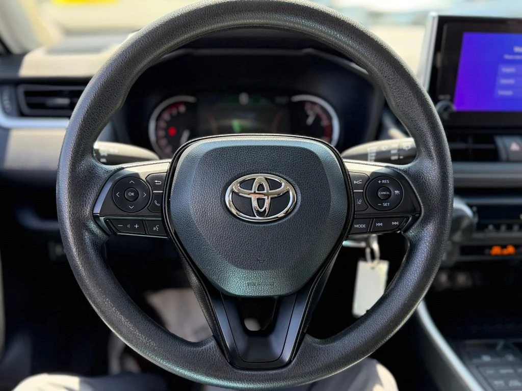 Used 2023 White Toyota LE image 10