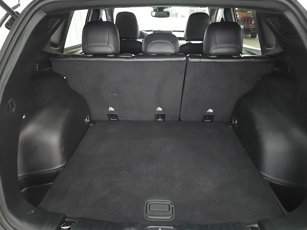 Used 2024 White Jeep Trailhawk image 14