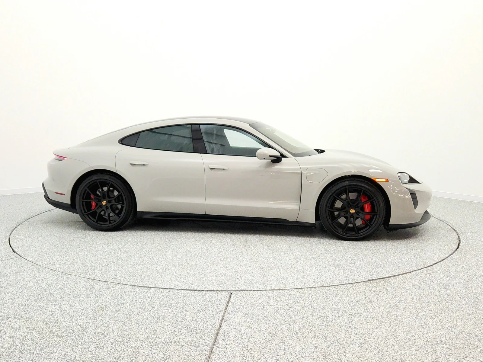 Used 2024 Chalk Porsche GTS AWD image 4