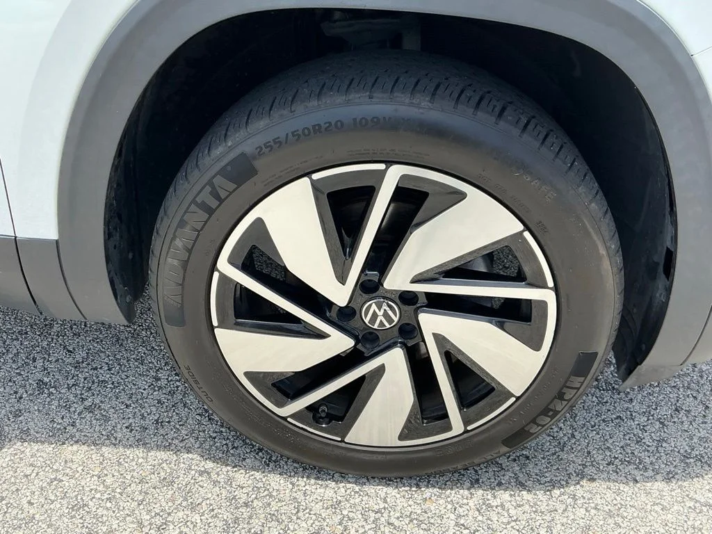 Used 2024  Volkswagen 2.0T SE w/Technology image 21