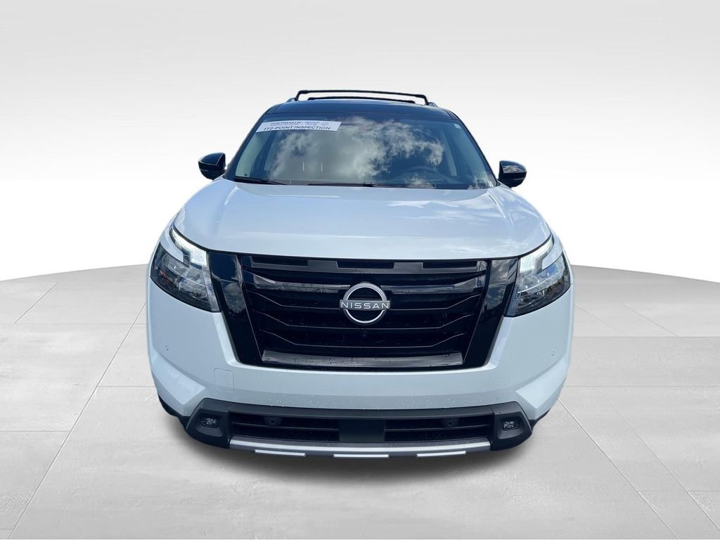 Used 2025 White Nissan Platinum image 8