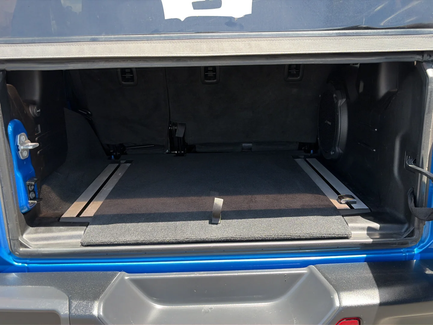 Used 2022 Hydro Blue Pearlcoat Jeep Unlimited Rubicon image 9