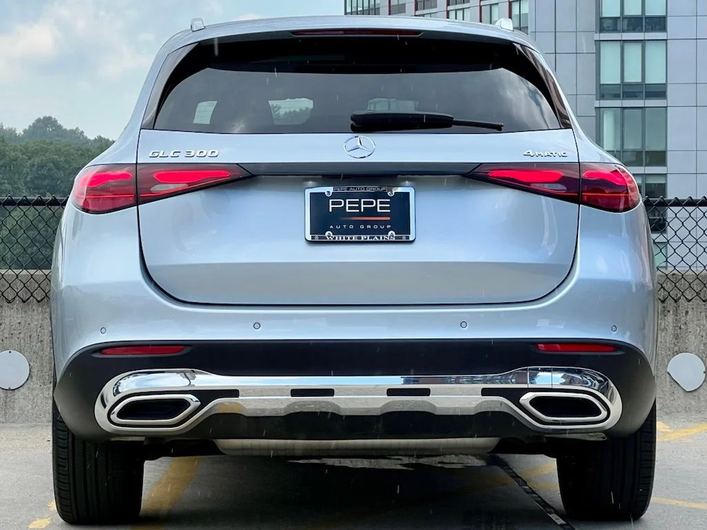 Certified Used 2026  Mercedes-Benz GLC 300 image 5
