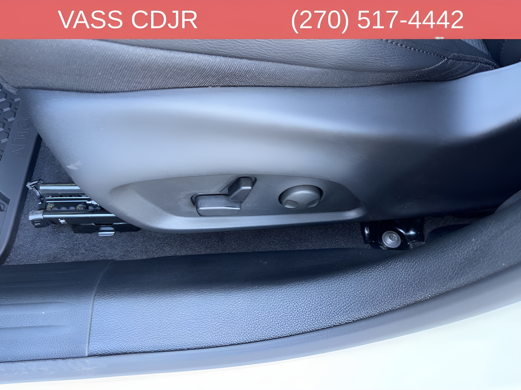 Certified Used 2026 White/off-white Jeep Latitude image 28