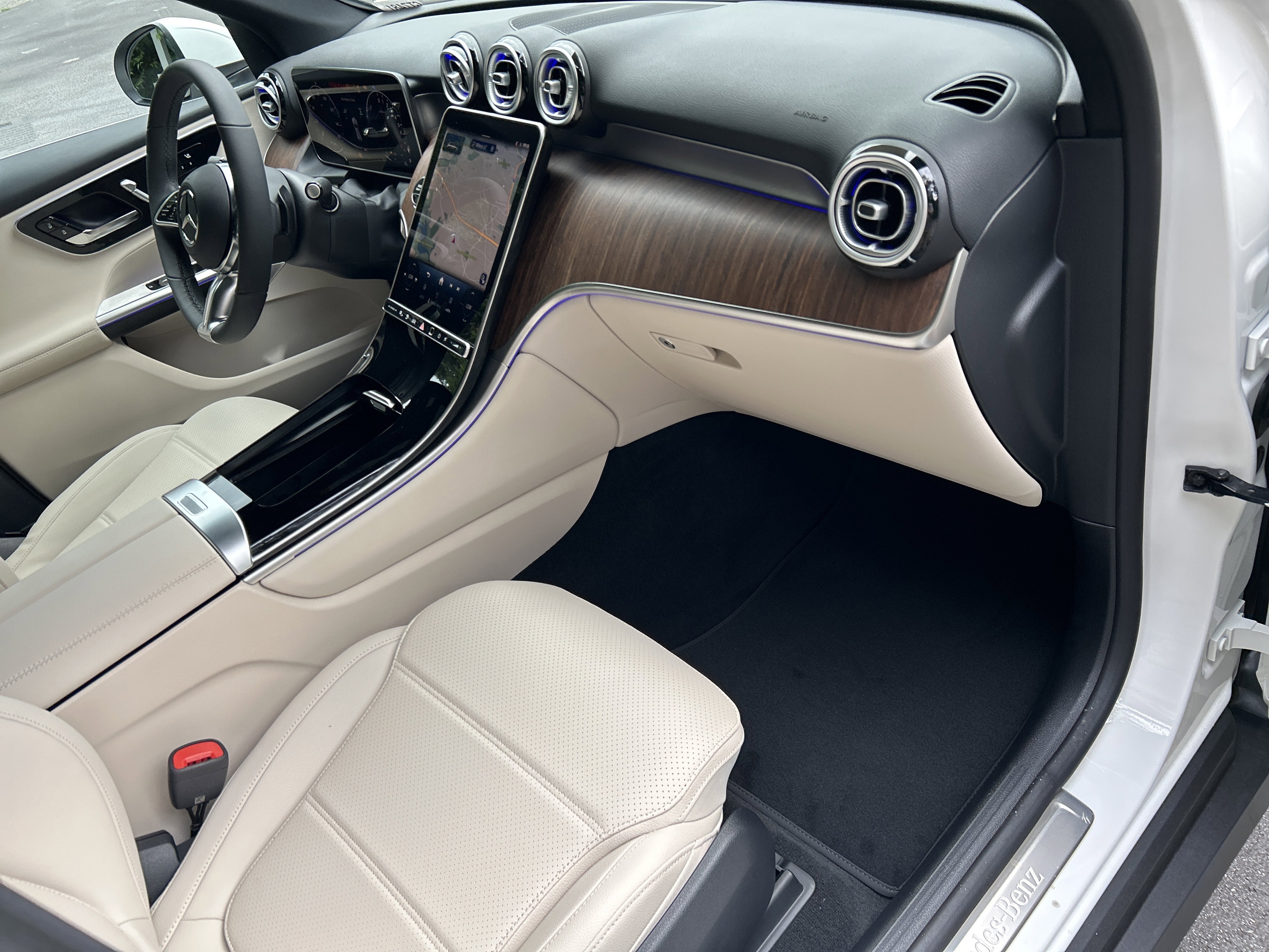 New 2026 Polar White Mercedes-Benz GLC 350e 4MATIC® SUV image 42