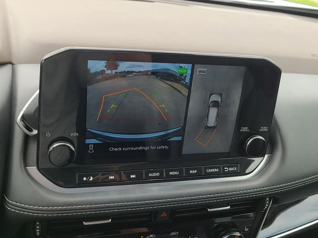 Used 2022 Gray Nissan SL image 27