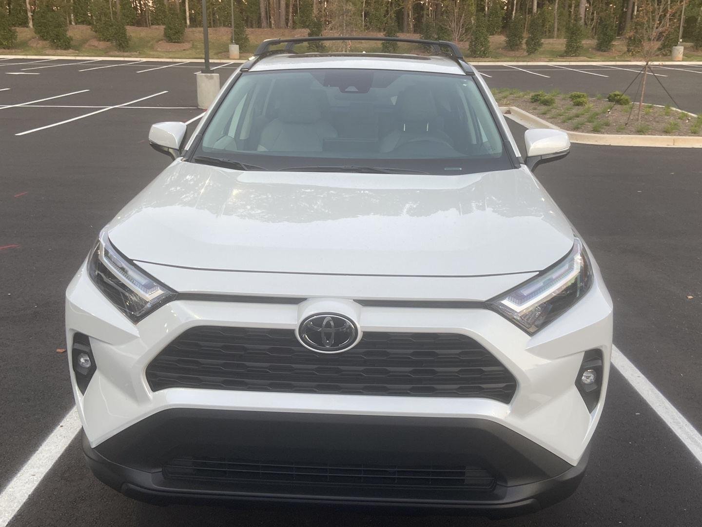 Used 2025 Wind Chill Pearl Toyota XLE Premium image 2