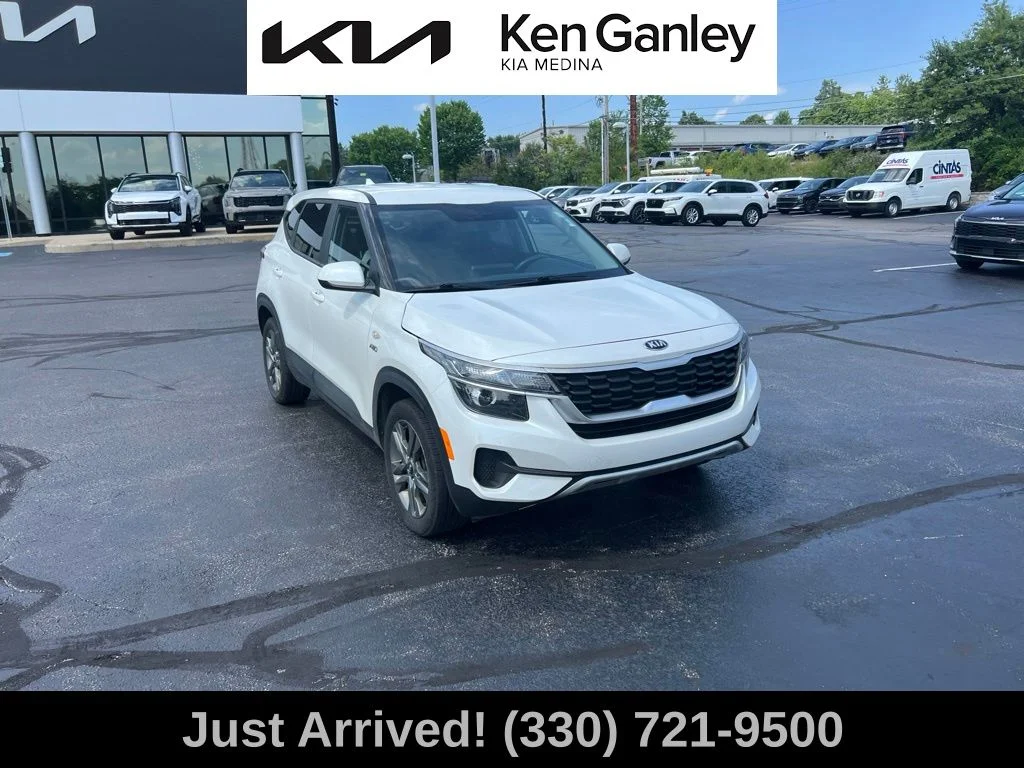 Used 2021 White Kia LX image 3
