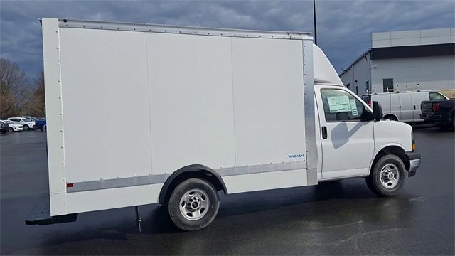 New 2025 Summit White GMC 1WT image 2