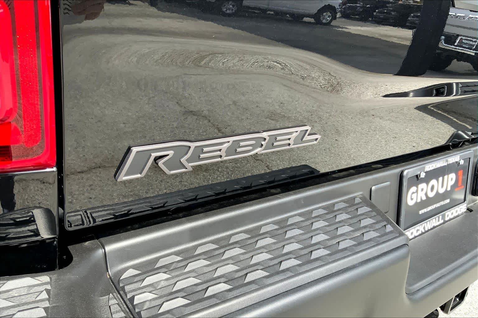 New 2026 Diamond Black Crystal Pearl-Coat Exterior Paint RAM Rebel image 14