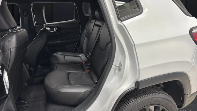 New 2026 Bright White Clear-Coat Exterior Paint Jeep Latitude image 22
