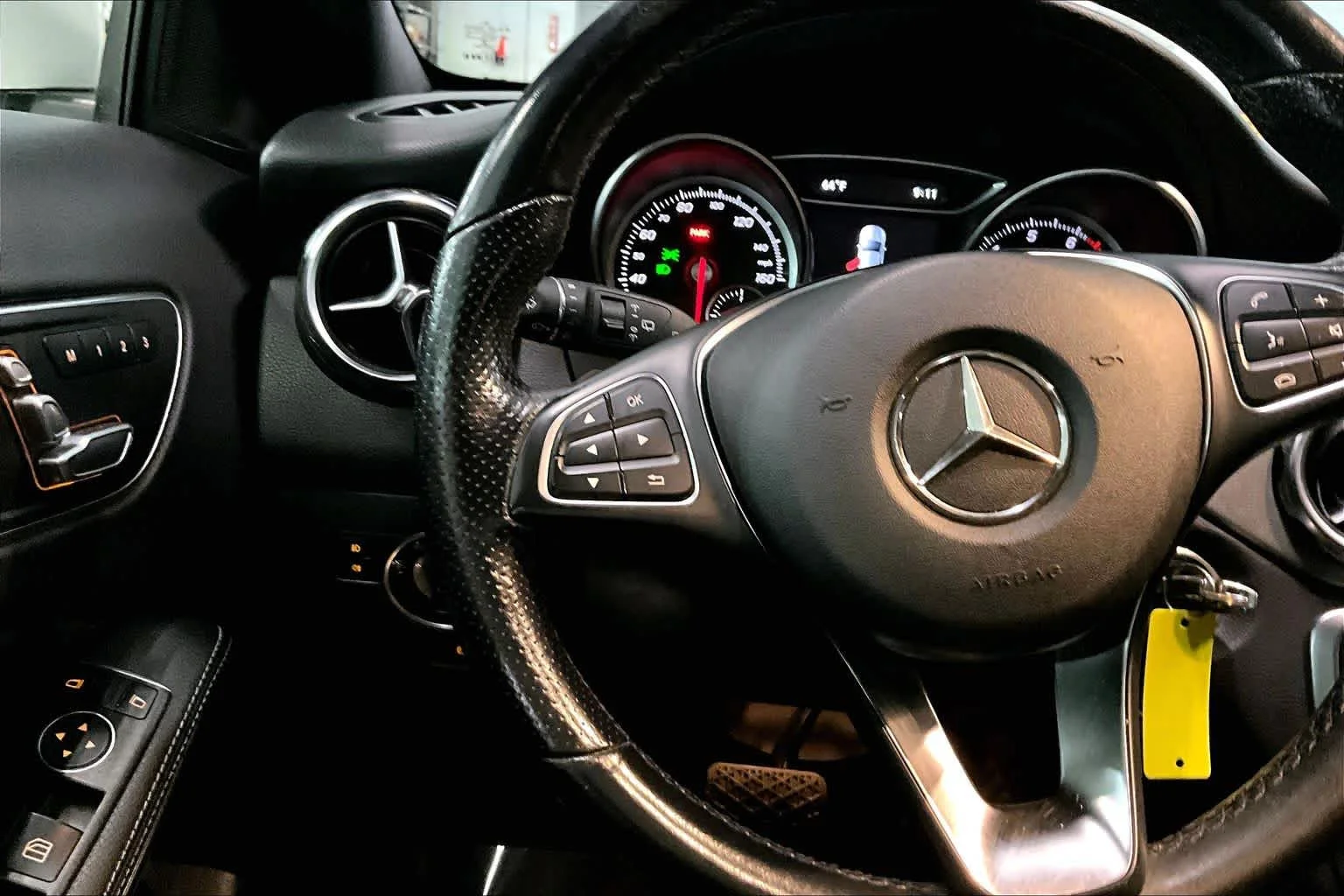 Used 2019 Polar White Mercedes-Benz GLA 250 image 23