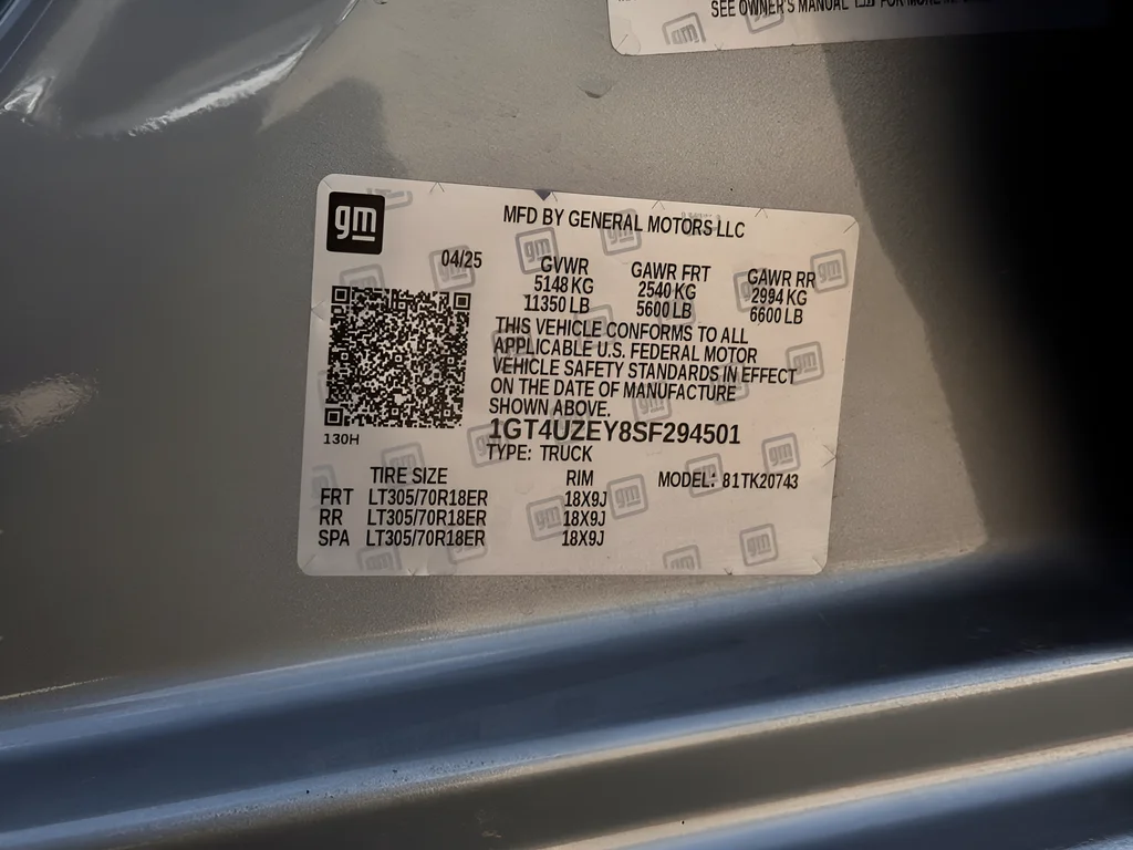 Used 2025 Silver GMC AT4X image 26