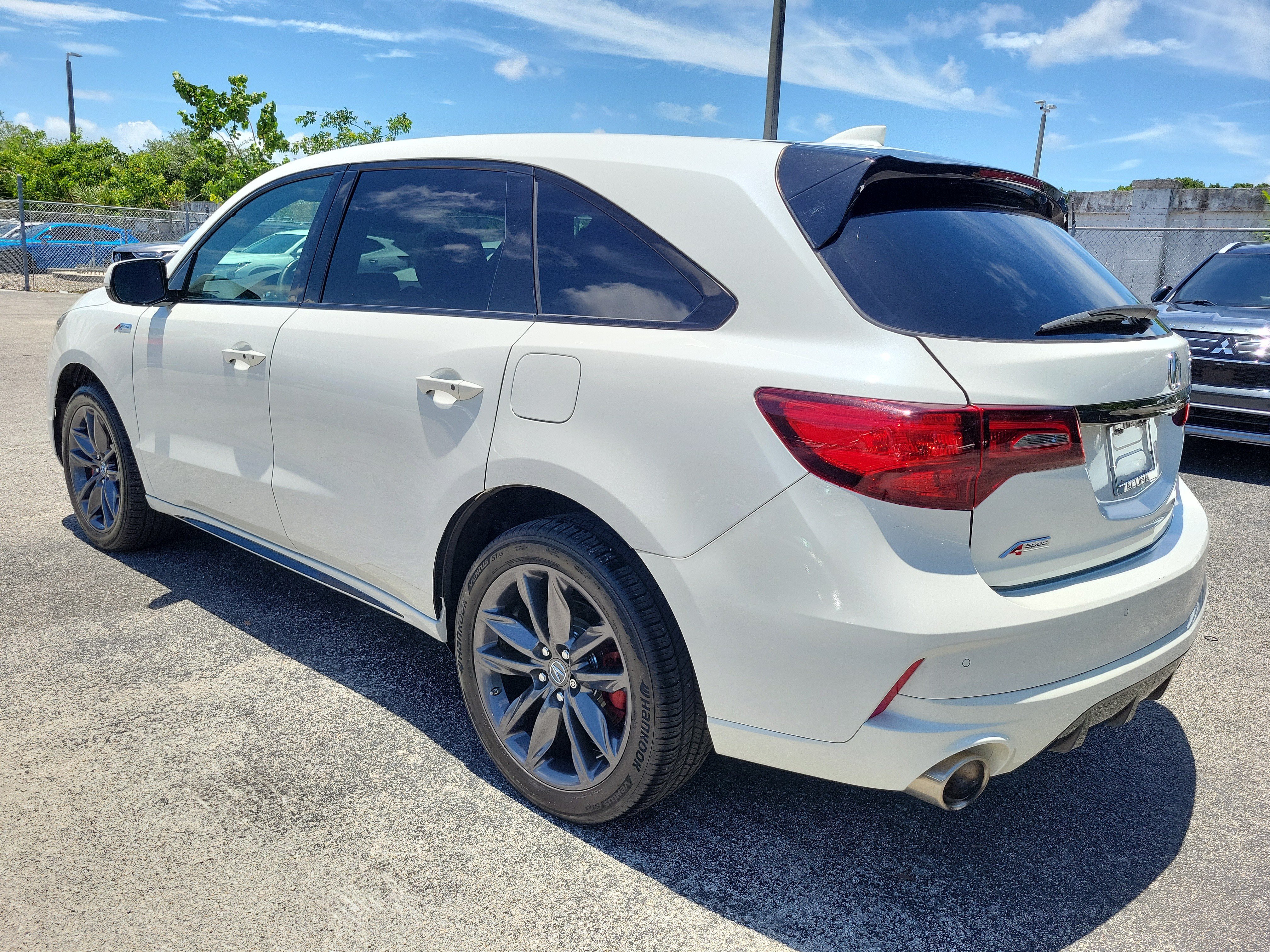 Used 2019 White Diamond Pearl Acura 3.5L Technology Pkg w/A-Spec Pkg SH-AWD image 3