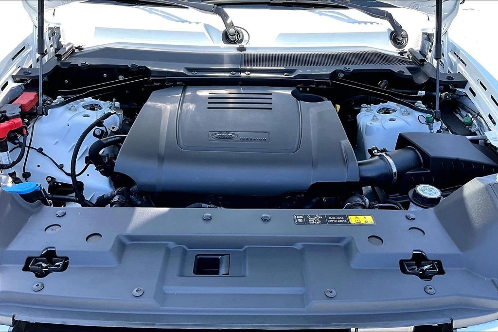 New 2026 FUJI WHITE Land Rover S 300PS  image 12