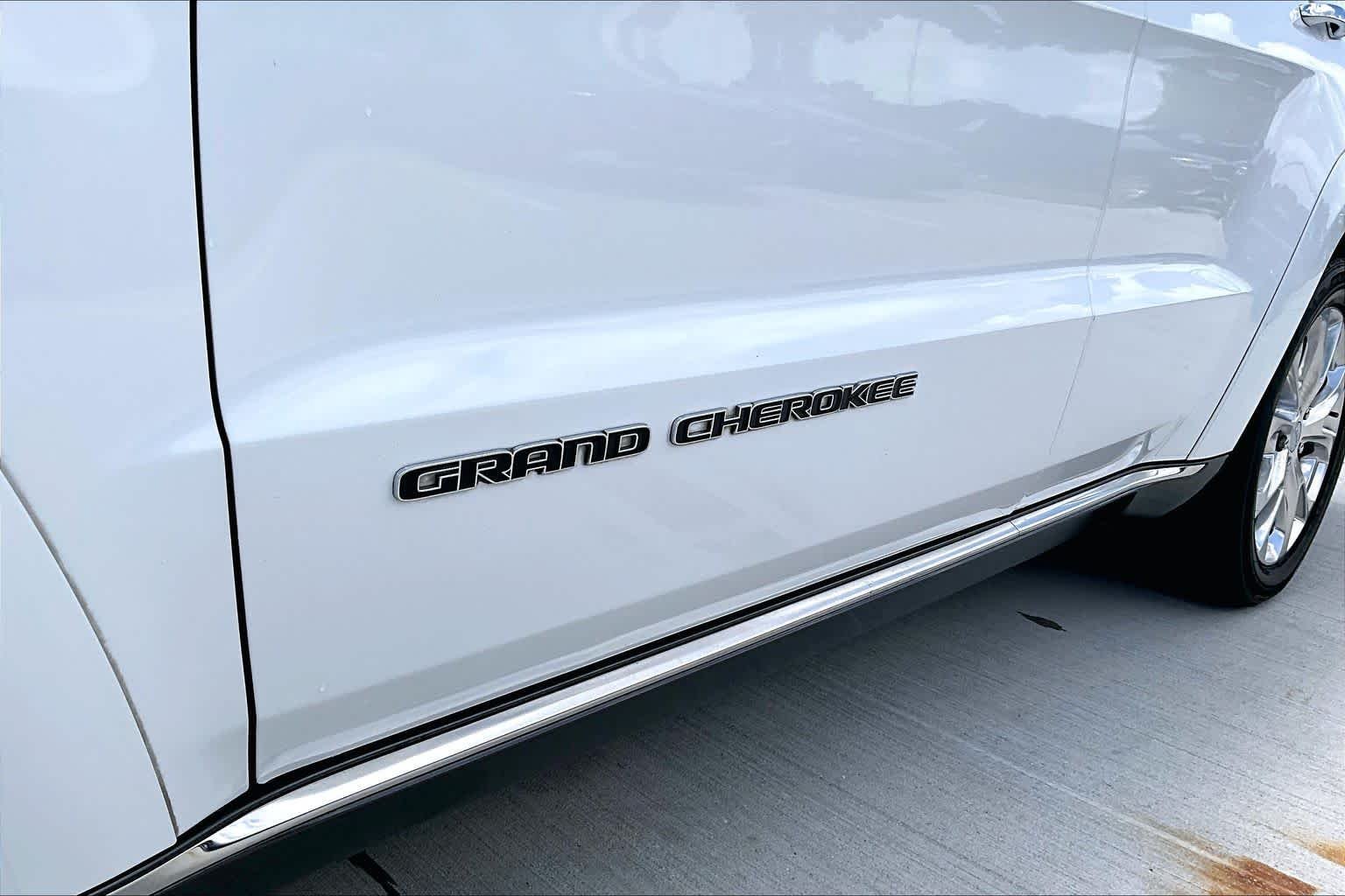 Used 2020 Bright White Clearcoat Jeep Summit image 30