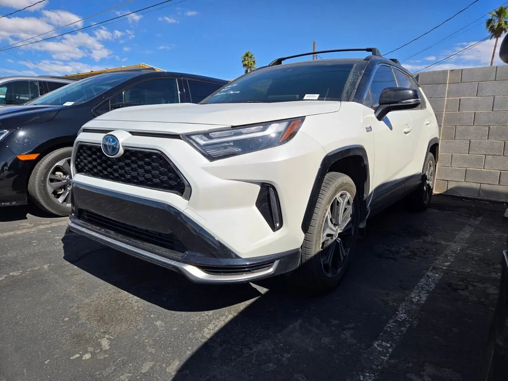 Used 2023 Wind Chill Pearl/ Toyota XSE image 2